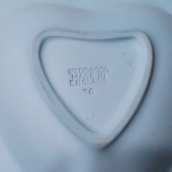 Vintage Wedgwood Jasperware Heart trinket dish - Picture 3 of 3
